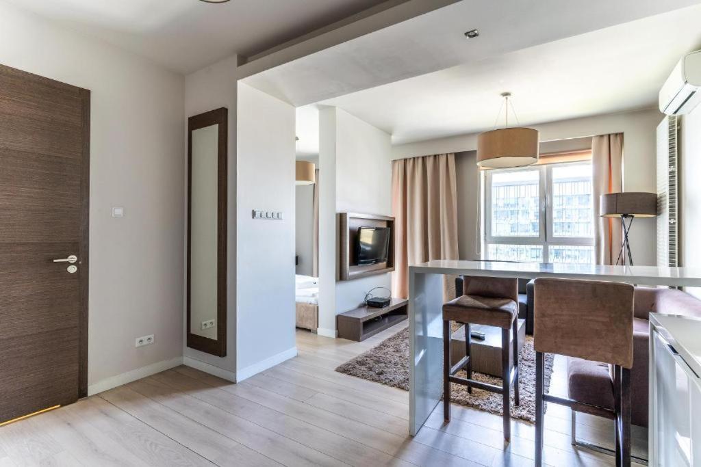 Platinum Tower - City Center - Golden Apartments Varsovie Extérieur photo