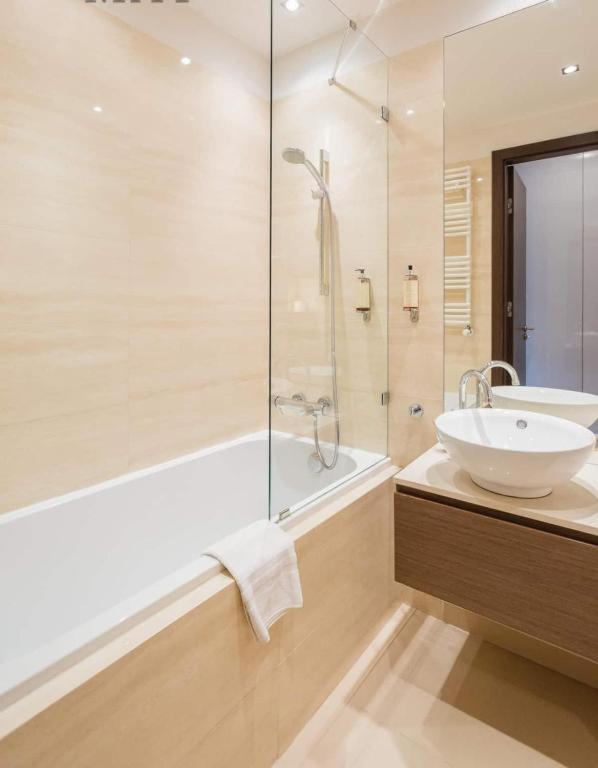 Platinum Tower - City Center - Golden Apartments Varsovie Extérieur photo