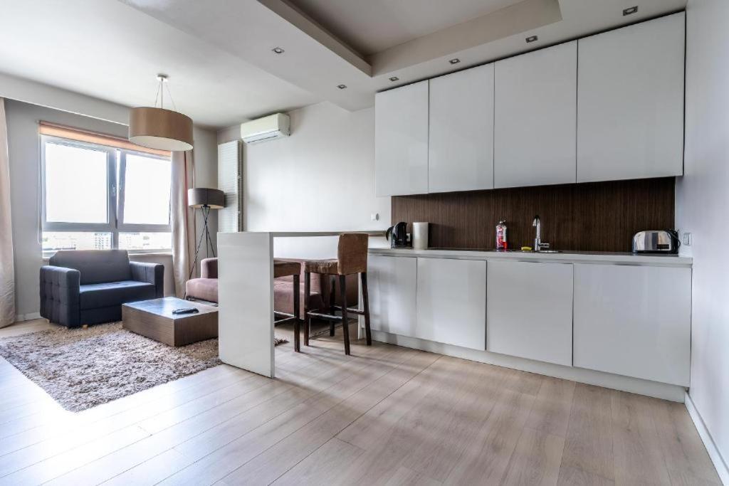 Platinum Tower - City Center - Golden Apartments Varsovie Extérieur photo